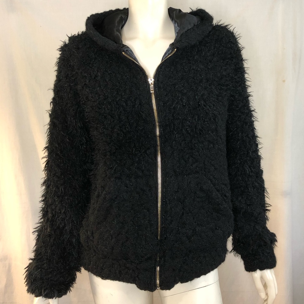Forever 21 women’s black faux fur zip up hoodie size medium